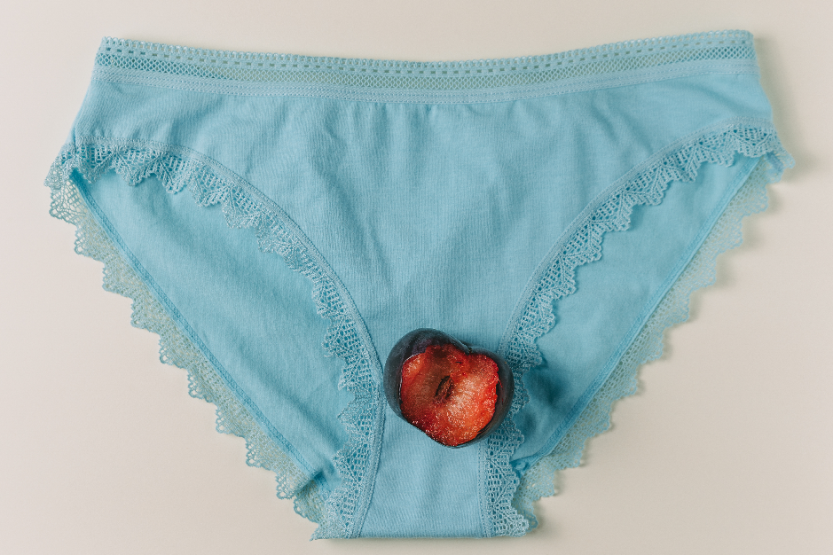 Bolestivá ovulácia, hormóny a fasting v súvislostiach. Praktický návod, ako pomocou pôstu a výživy podporiť ovuláciu a zmierniť bolesť.